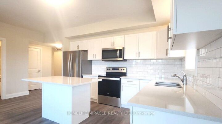 Property Photo:  118 Summersides Boulevard 113  ON L3E 0C1 