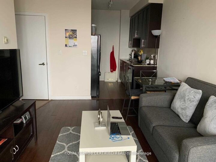 Property Photo:  4070 Confederation Parkway 3506  ON L5B 0E9 