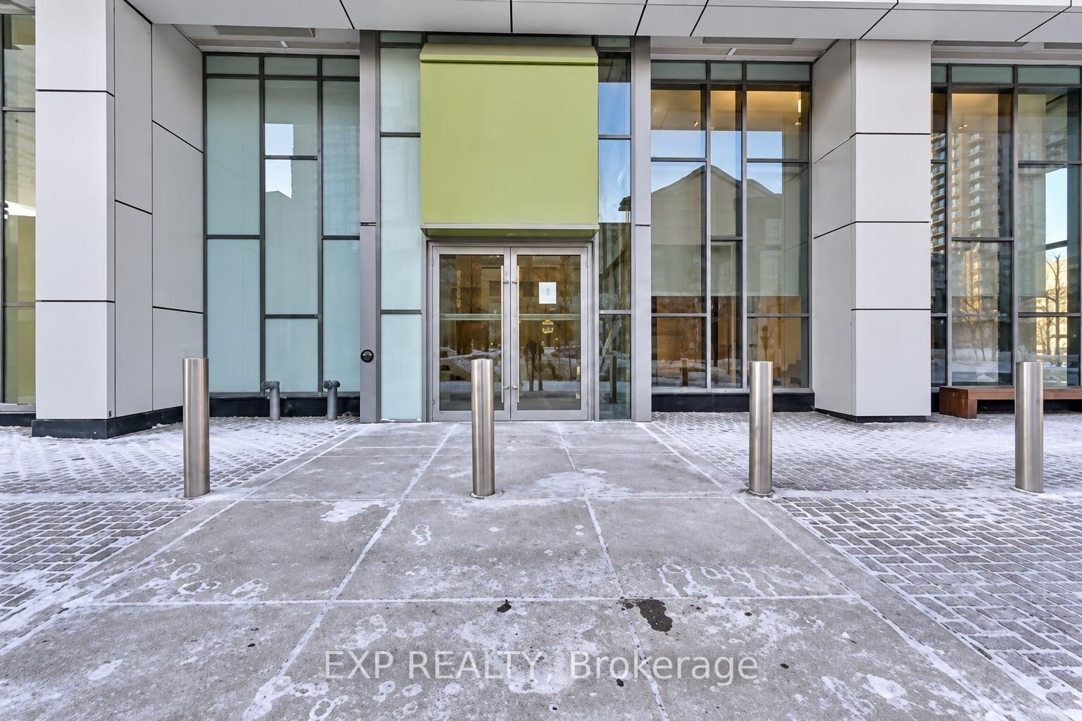 Property Photo:  365 Prince Of Wales Drive 1702  ON L5B 0G6 