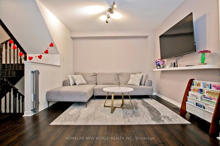Property Photo:  30 Linnell Street  ON L1Z 0K8 