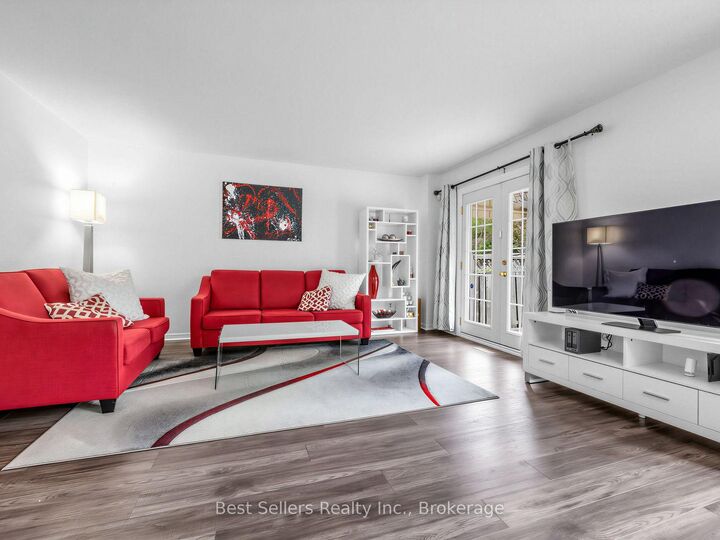 Property Photo:  234 Lech Walesa Drive  ON L5B 3H3 