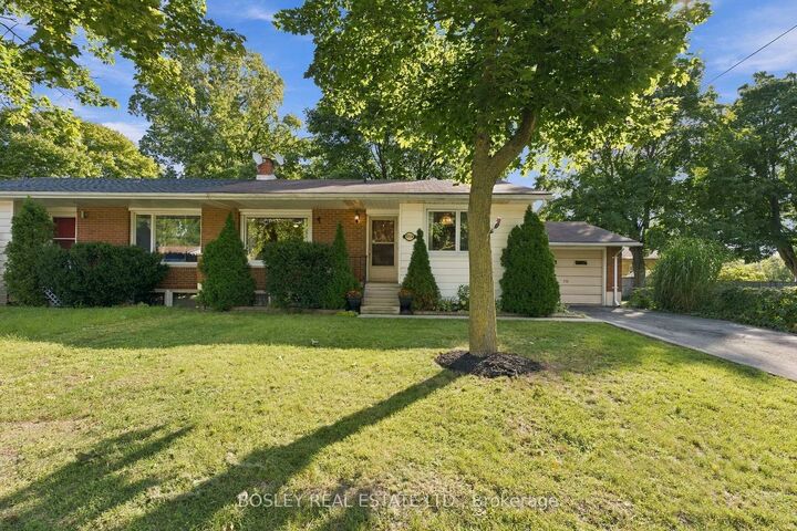 Photo de la propriété: 229 Drury Lane ON N7G 3E7