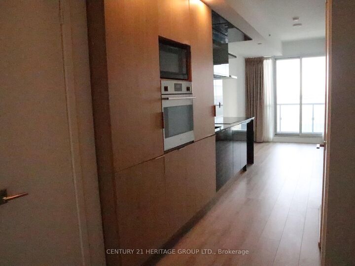 Property Photo:  70 Temperance Street 4805  ON M5H 0B1 