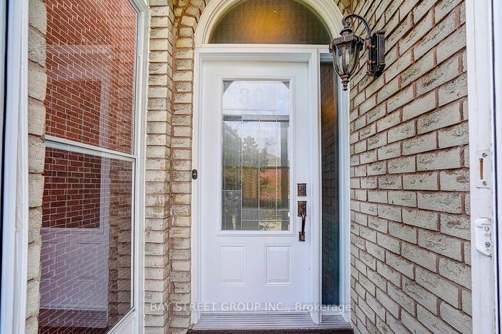 Property Photo:  304 Charlton Avenue  ON L4J 6H4 