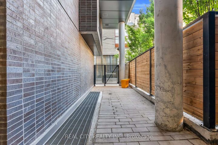 Property Photo:  28 Eastern Avenue Th114  ON M5A 1H5 