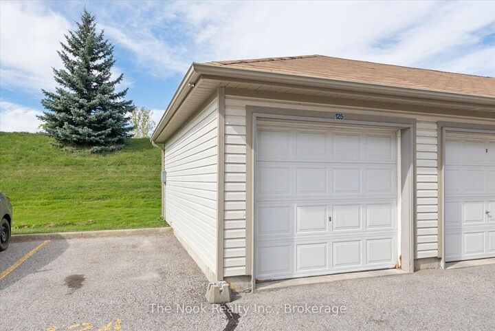 Property Photo:  124 Aspen Springs Drive 306  ON L1C 0G8 