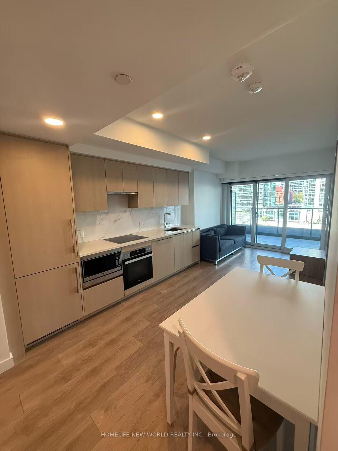 Property Photo:  1 Concord Cityplace Way 502  ON M5V 0X3 