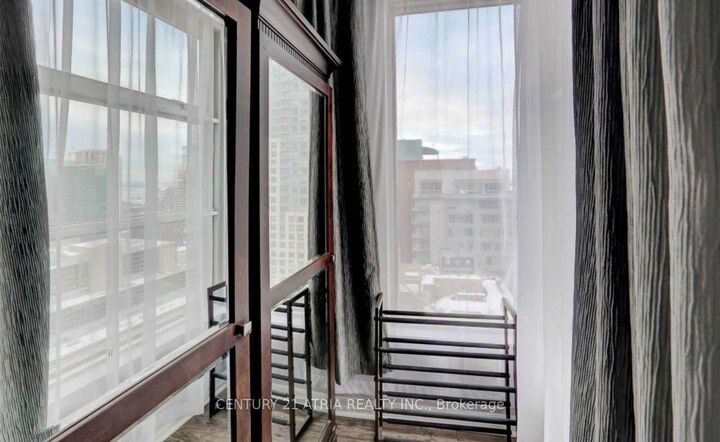 Photo de la propriété: 1 King Street W 2109 ON M5H 1A2