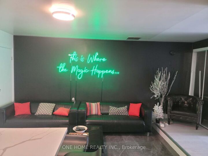 Property Photo:  405 Dundas Street W 301  ON M5T 1G6 