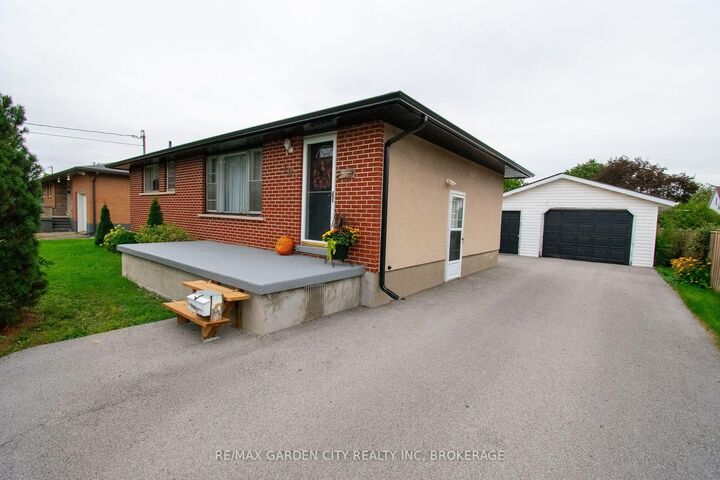 Property Photo:  103 Kilgour Avenue  ON L3C 2P8 