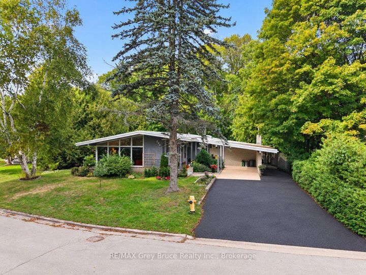 Property Photo:  590 4th Street E  ON N4K 1B1 