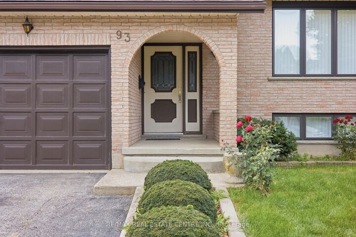 Property Photo:  93 Old Chicopee Drive  ON N2A 3R7 