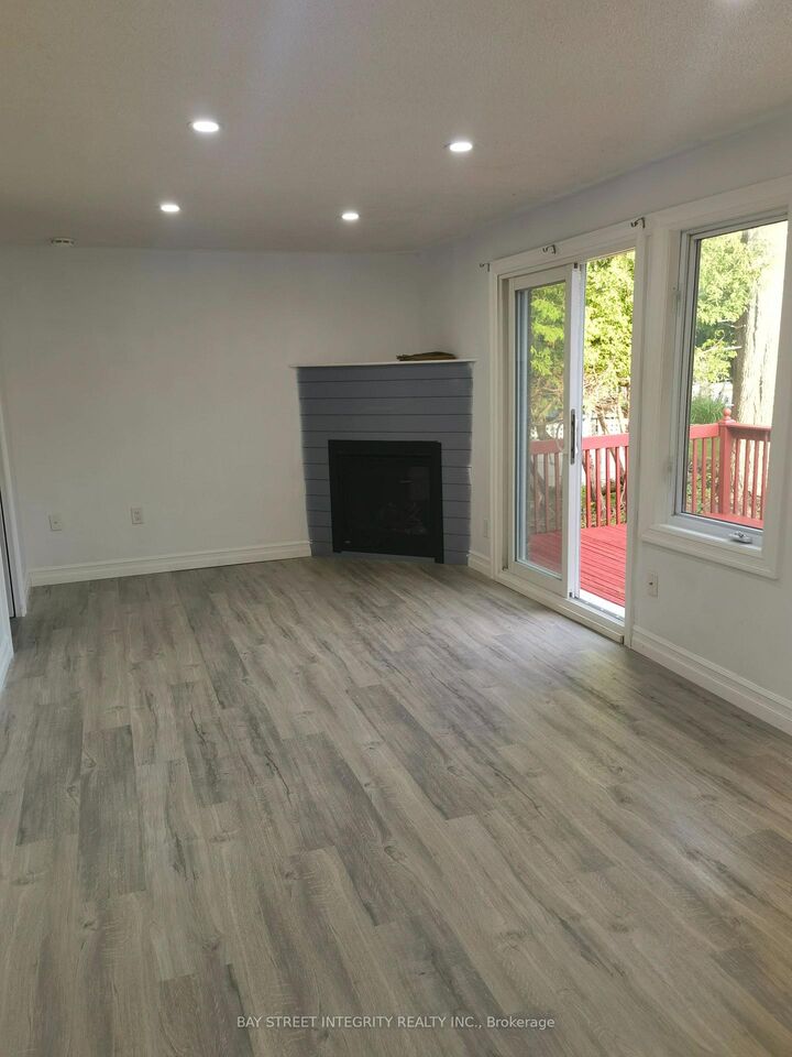 Property Photo:  298 Lakeview Boulevard  ON L4P 2Y7 