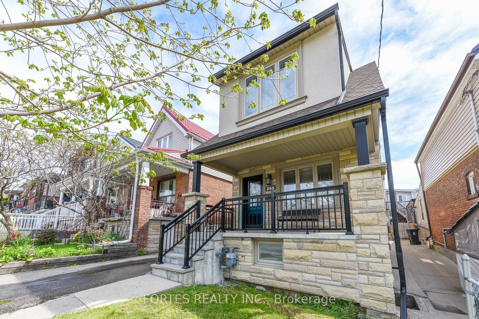 Property Photo:  285 Gilbert Avenue  ON M6E 4W8 