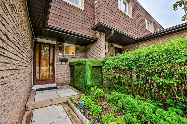 Property Photo:  19 Aspenwood Drive  ON M2H 3E1 