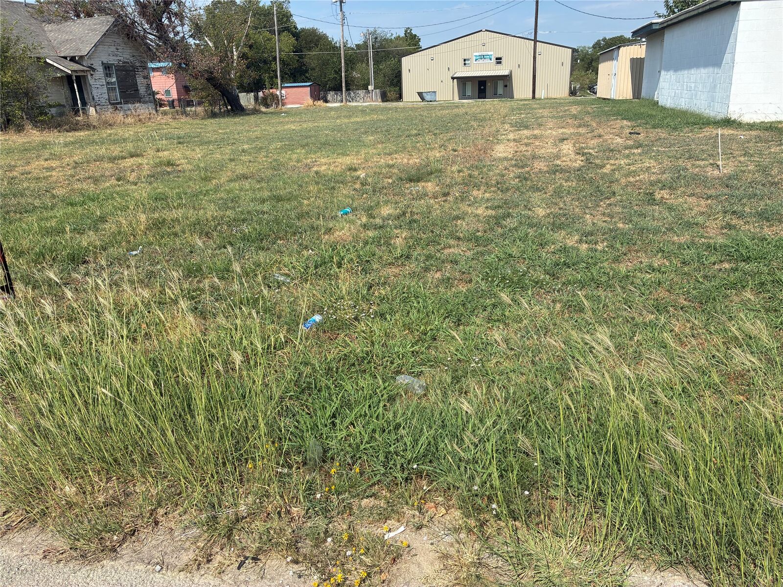 Property Photo:  911 W Main  OK 73401 