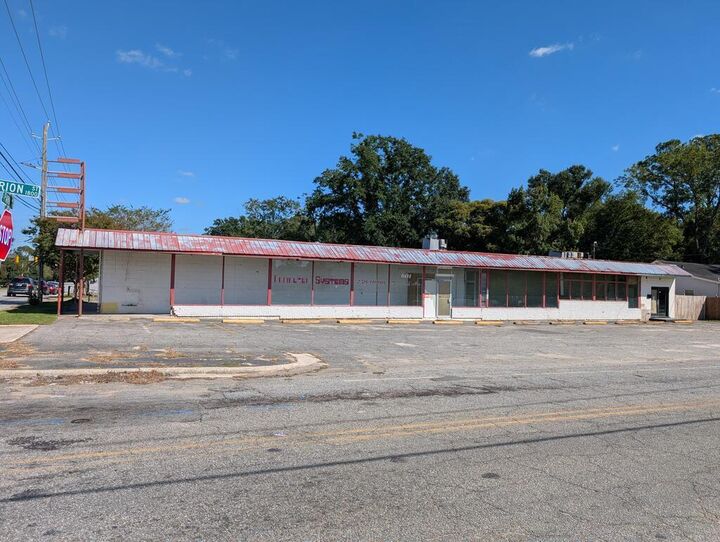 Property Photo:  601 Park Ave  GA 31602 