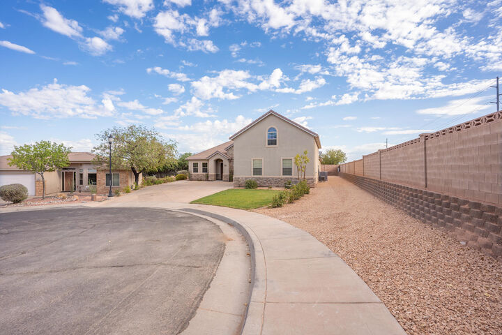 Property Photo: 1463 E 3090 S Cir UT 84790
