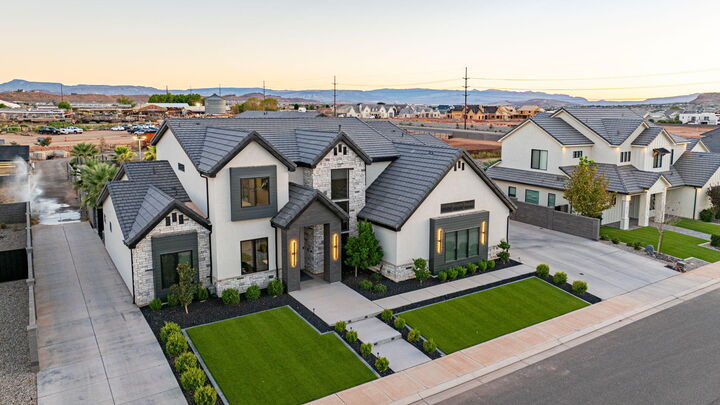 Property Photo:  646 E Pine St  UT 84780 