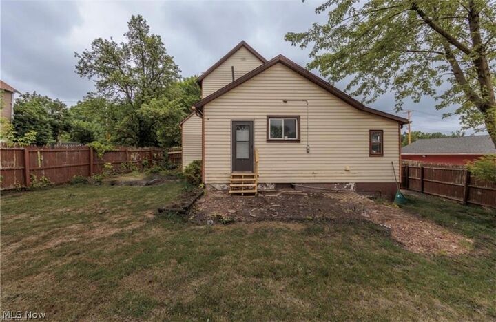 Property Photo:  1147 Newton Street  OH 44305 