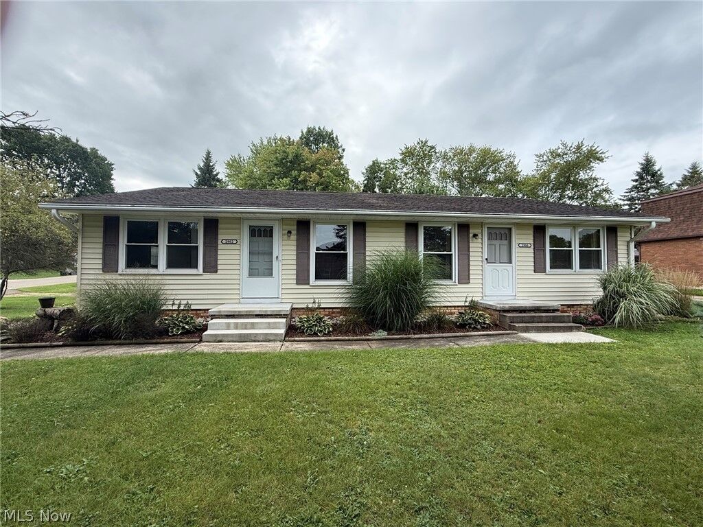Property Photo: 2902 Thackeray Avenue NW OH 44646