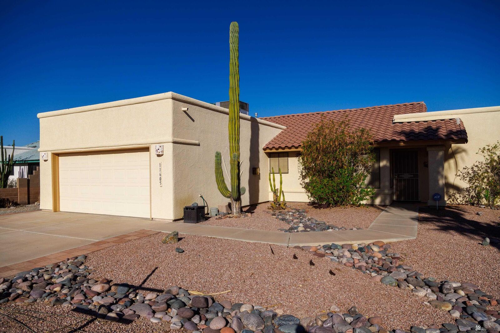 Property Photo: 11605 S Glenwood Ave AZ 85367