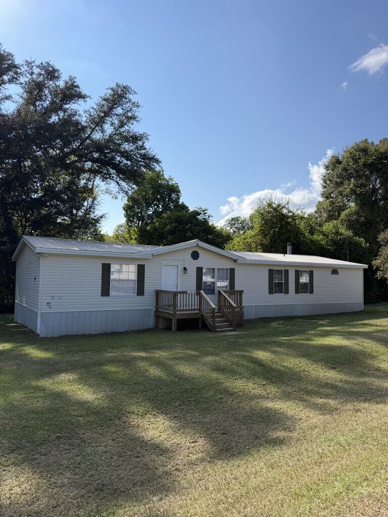 Property Photo:  162 Century Road W  GA 31763 