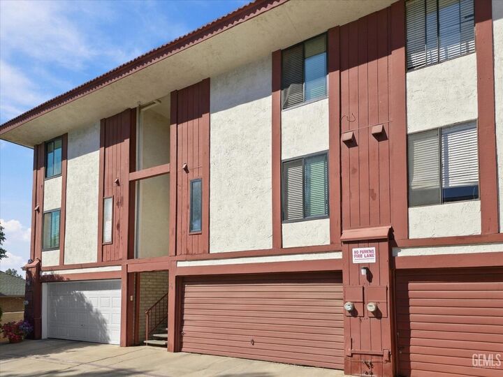 Property Photo:  2626 Cleo Court 24  CA 93306 
