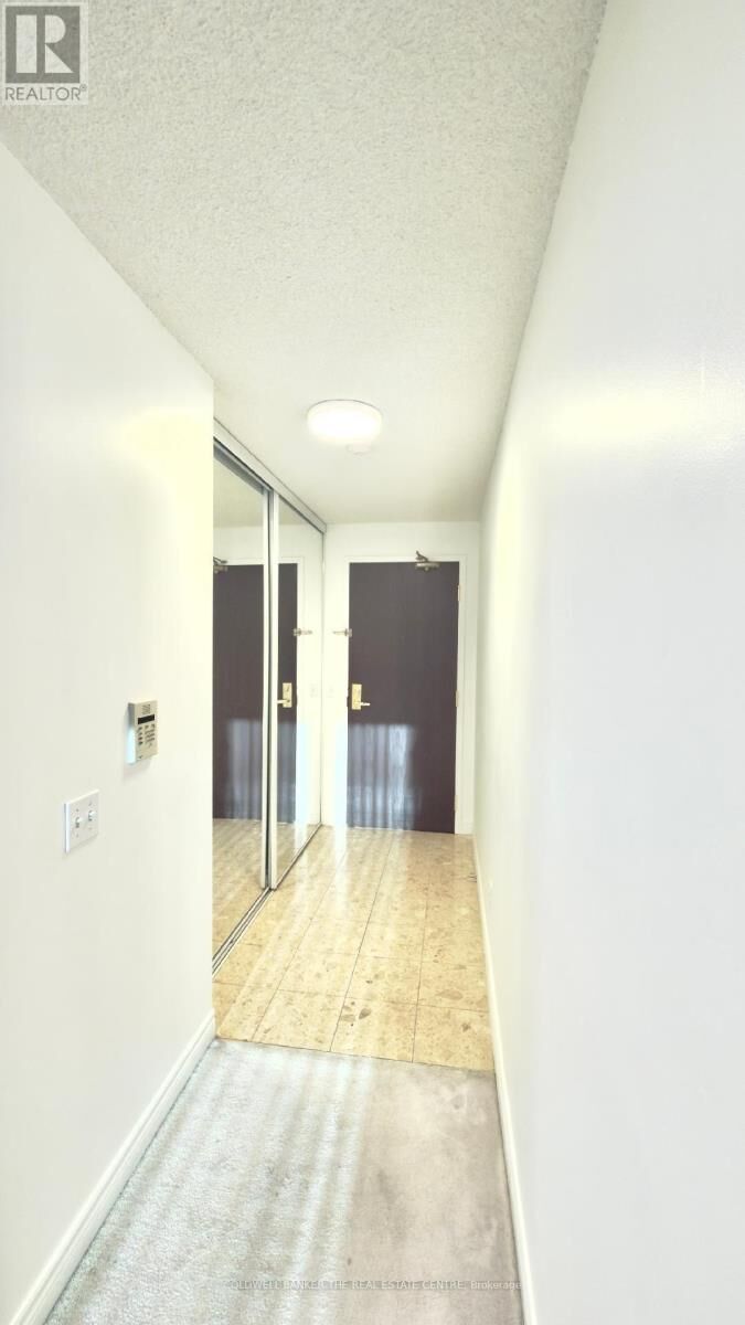 Property Photo: 18 Parkview Avenue East 1616 ON M2N 7H7