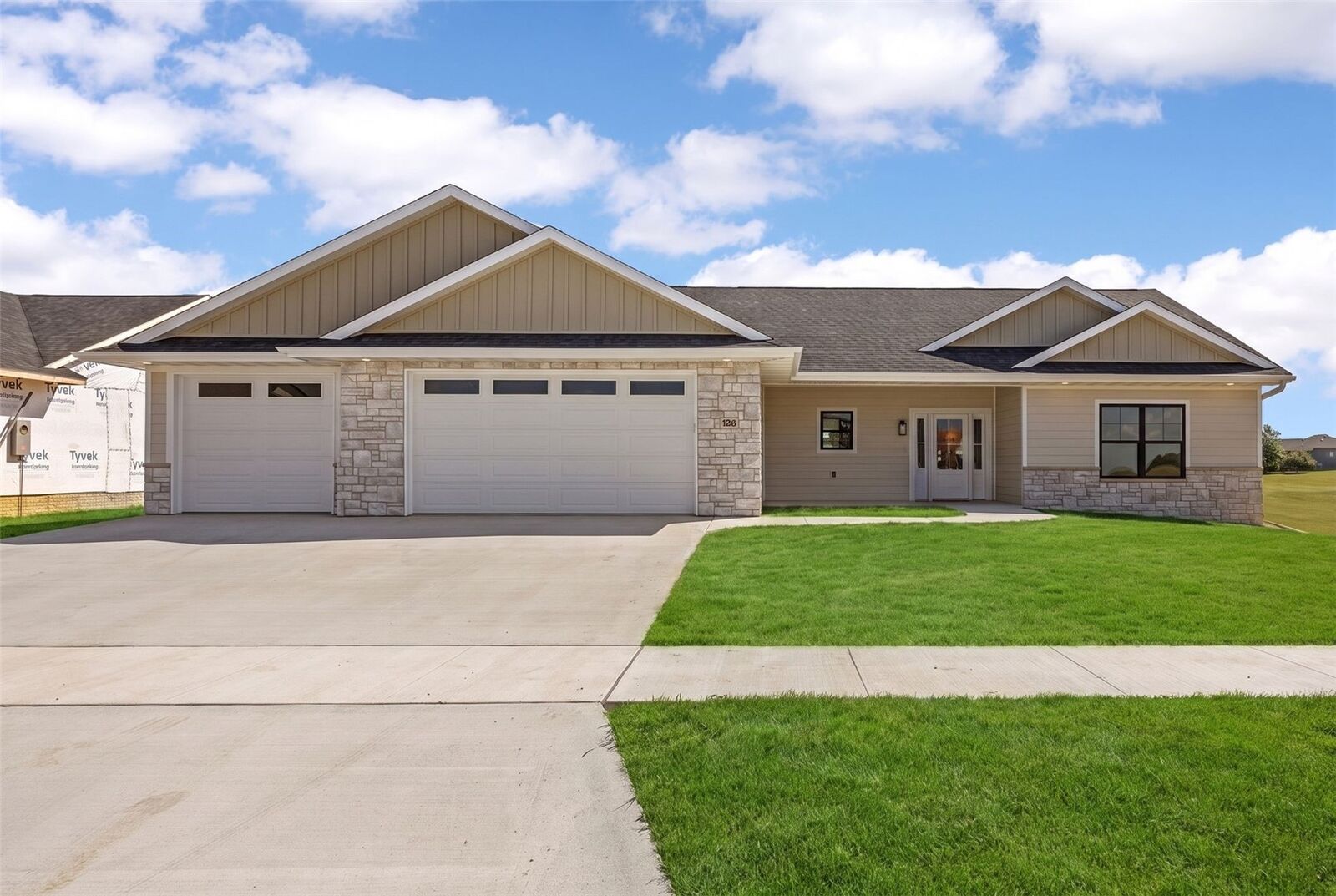 Property Photo:  524 Park View Court  IA 52314 