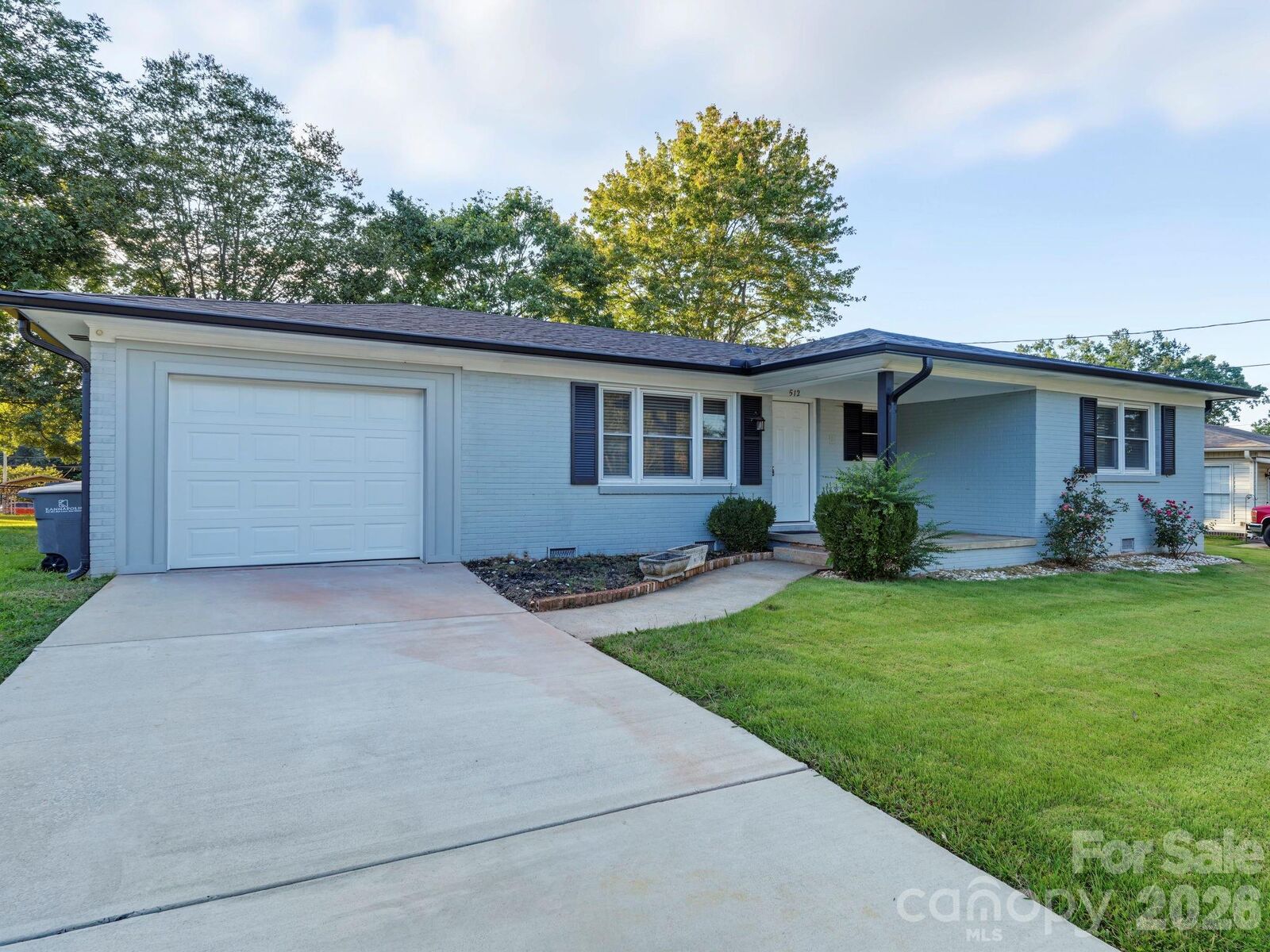 Property Photo:  512 Villa Street  NC 28083 