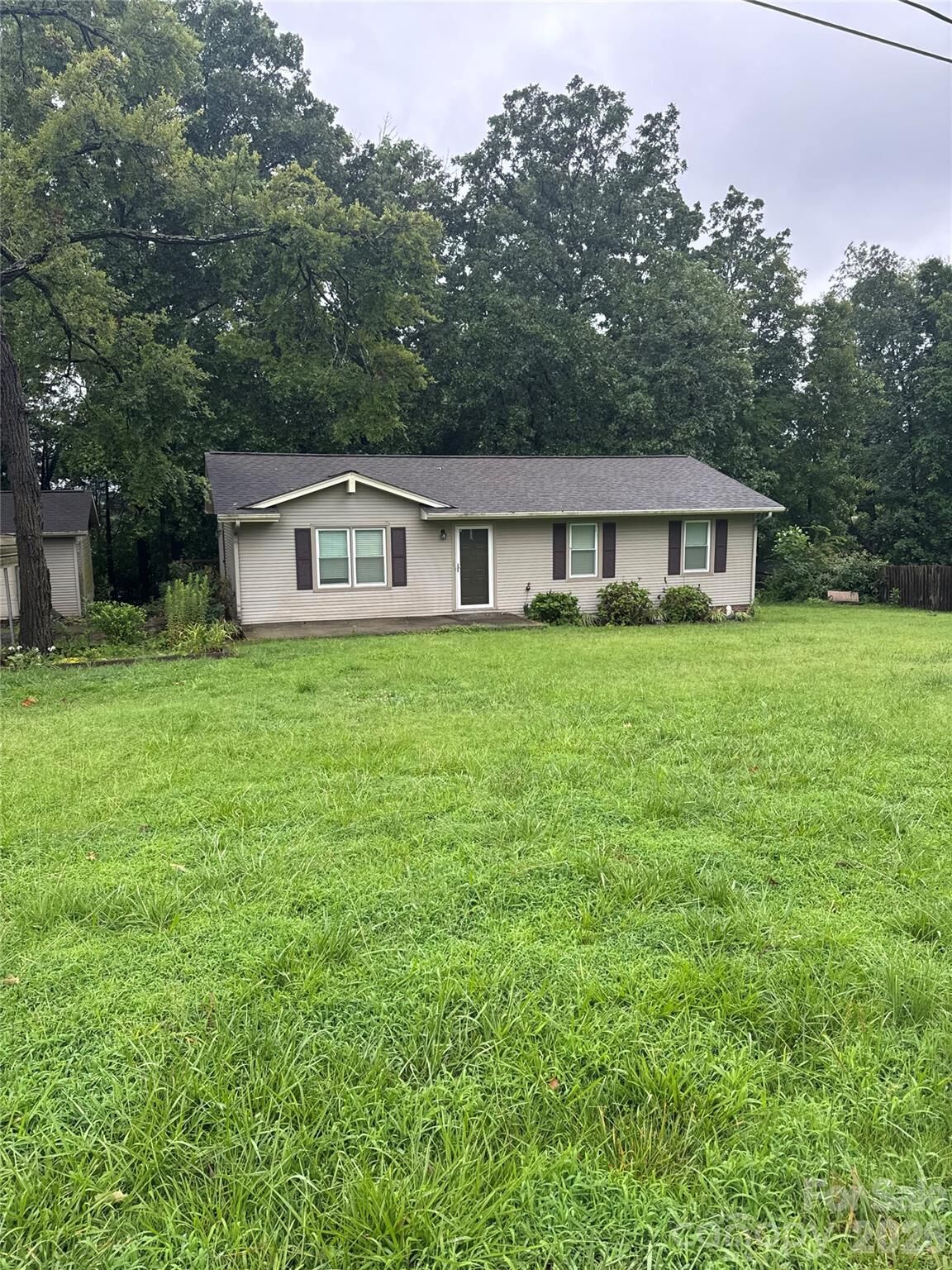 Property Photo: 213 Cobblestone Lane NW NC 28027