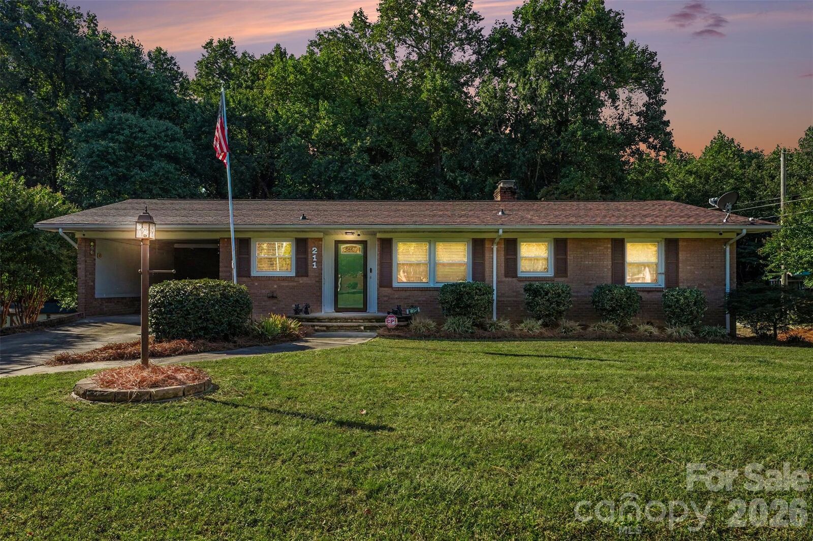Property Photo:  211 W 21st Street  NC 28081 