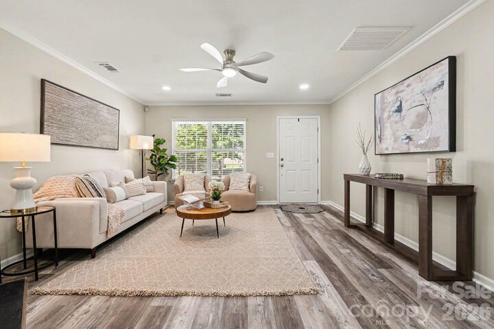 Property Photo: 6826 Broad Valley Court NC 28216