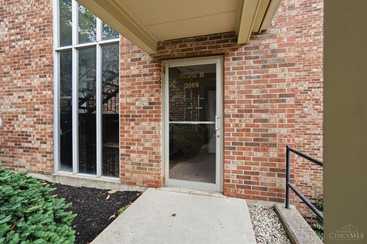 Property Photo: 3069 Alpine Terrace OH 45208