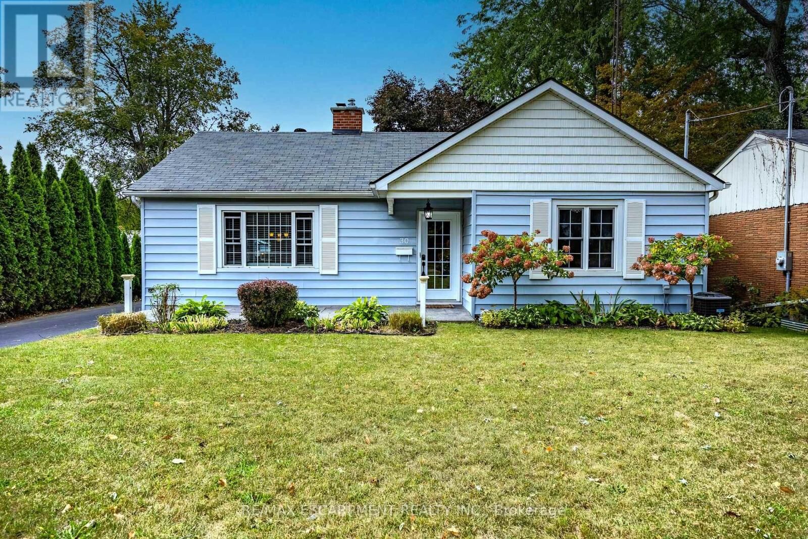 Property Photo:  30 Gibson Drive  ON N3Y 3L3 