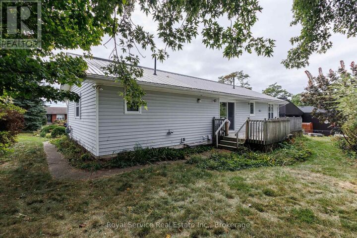 Property Photo:  6 Clifton Road  ON L1A 2B5 