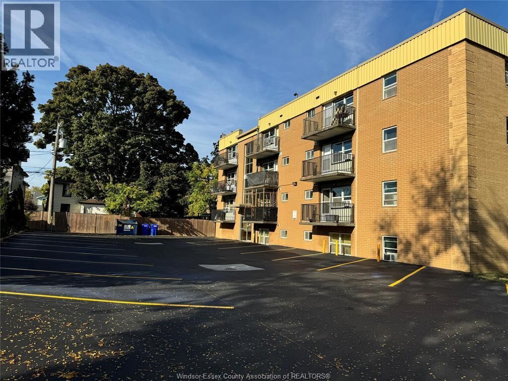 Property Photo:  2035 University Avenue West 105  ON N9B 1E1 