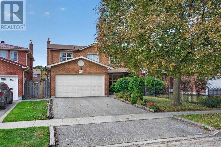 Property Photo: 888 Messenger Meadow Drive ON L5C 3T2