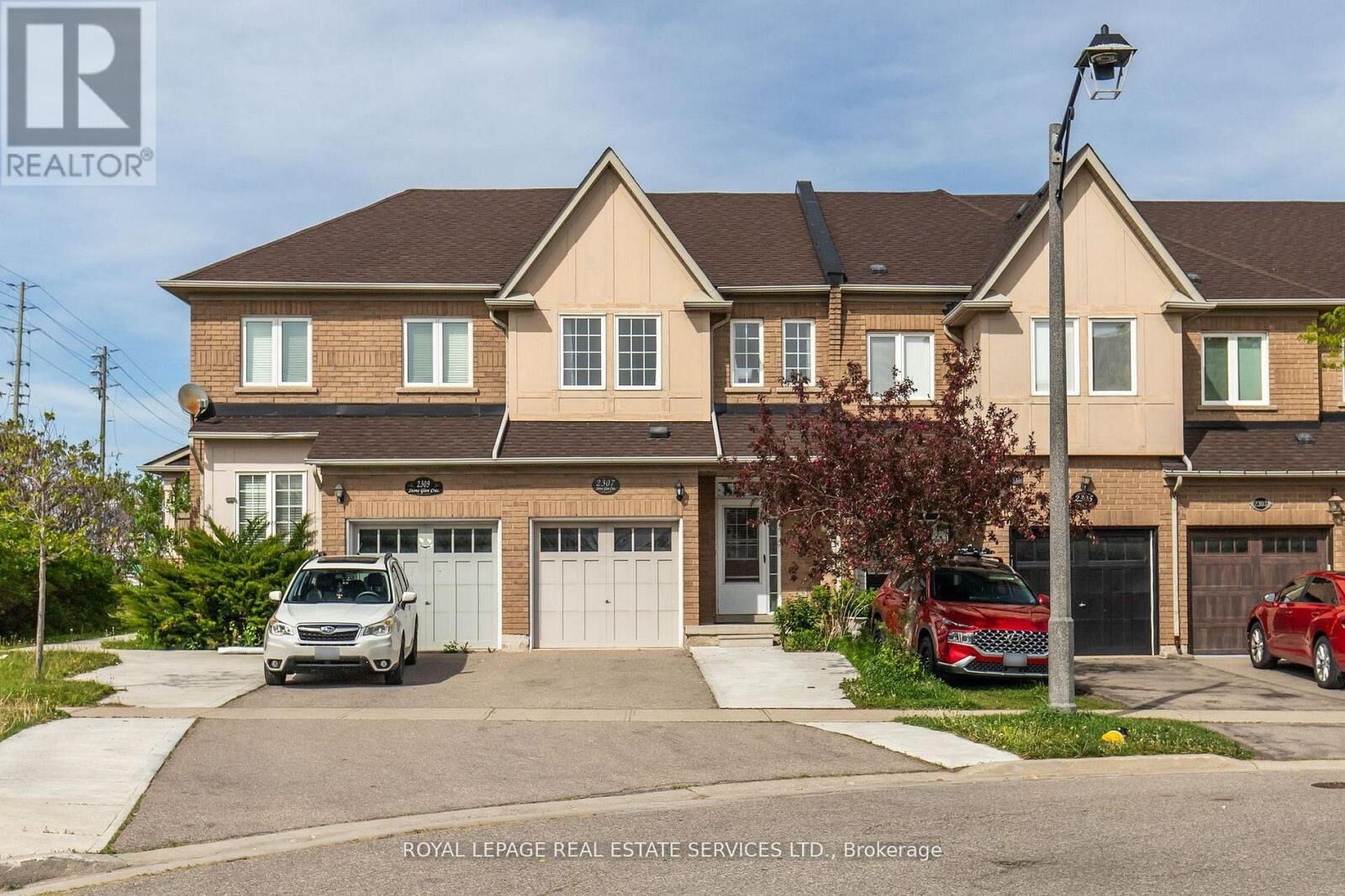 Property Photo:  2307 Stone Glen Crescent  ON L6M 0C9 