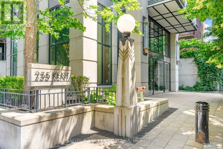 Property Photo: 235 Kent Street 711 ON K2P 1Z9