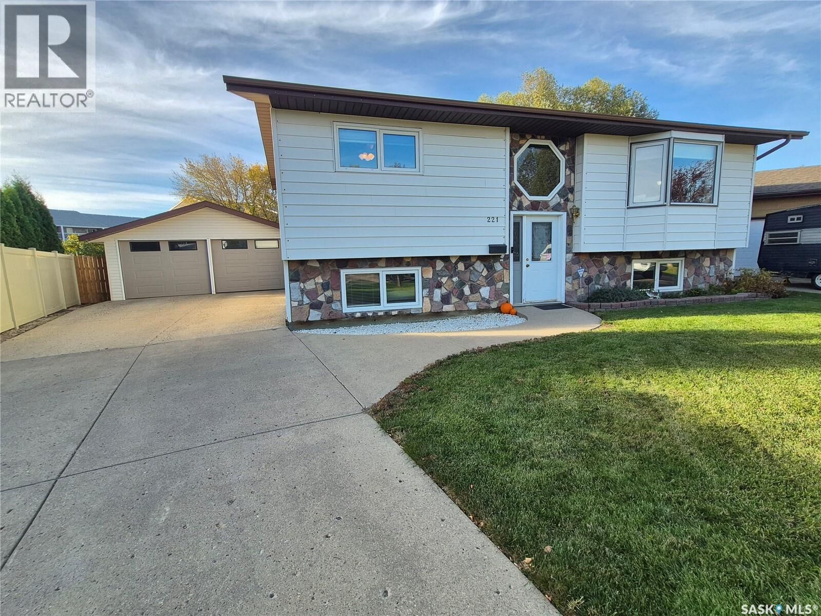 Property Photo: 221 Bean Crescent SK S4H 3A3
