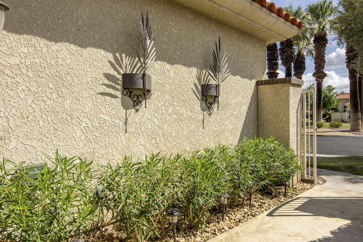 Property Photo:  105 Brandigo Circle  CA 92211 
