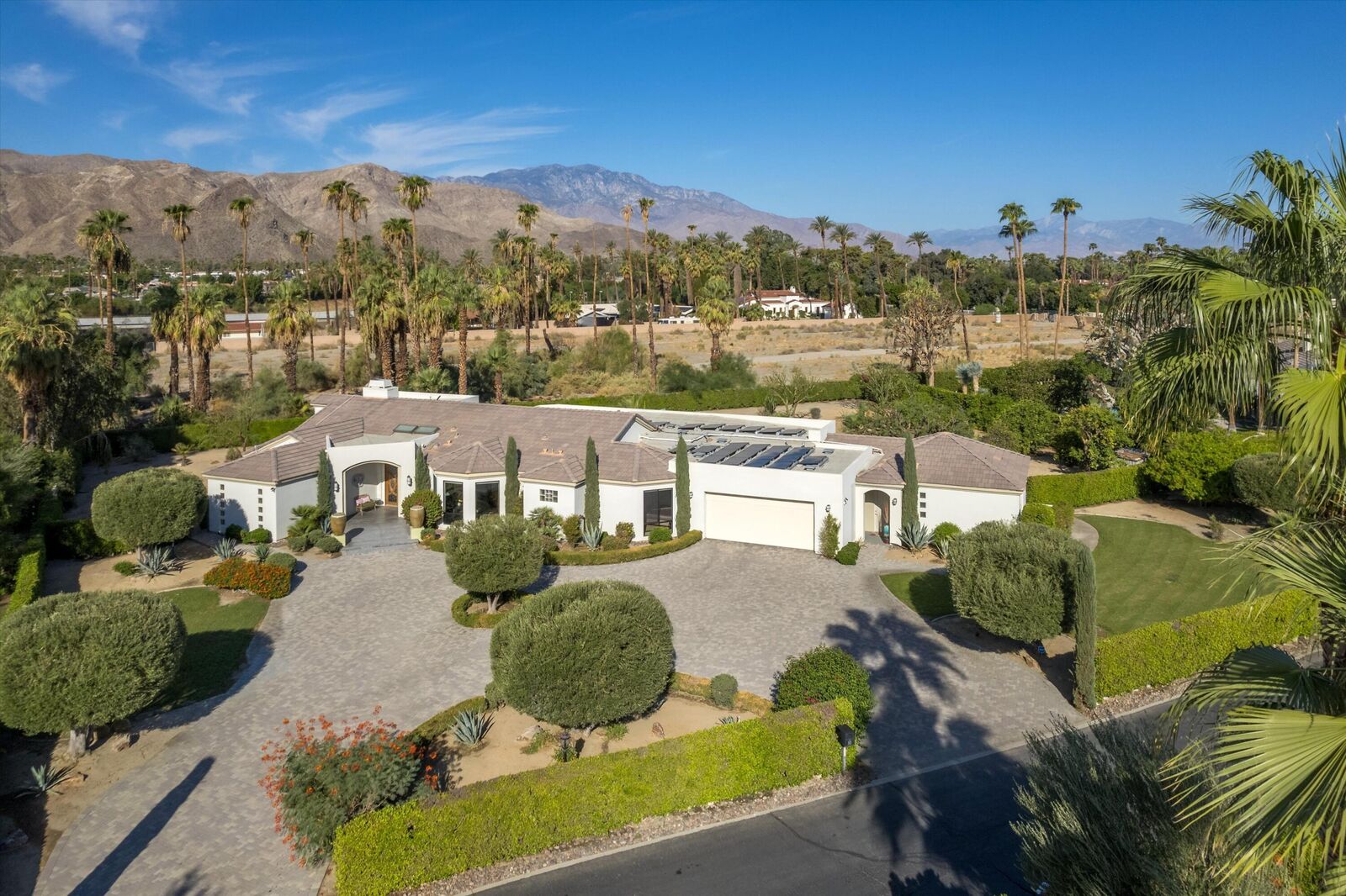 Property Photo:  10 Clancy Lane S  CA 92270 