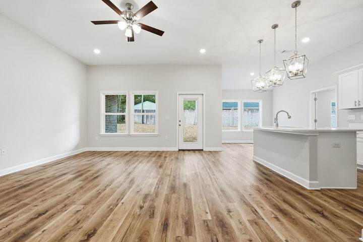 Property Photo:  5609 Monument Court  FL 32563 