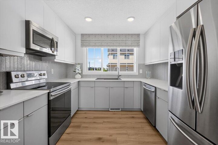 Property Photo:  862 Daniels Way SW  AB T6W 4C8 