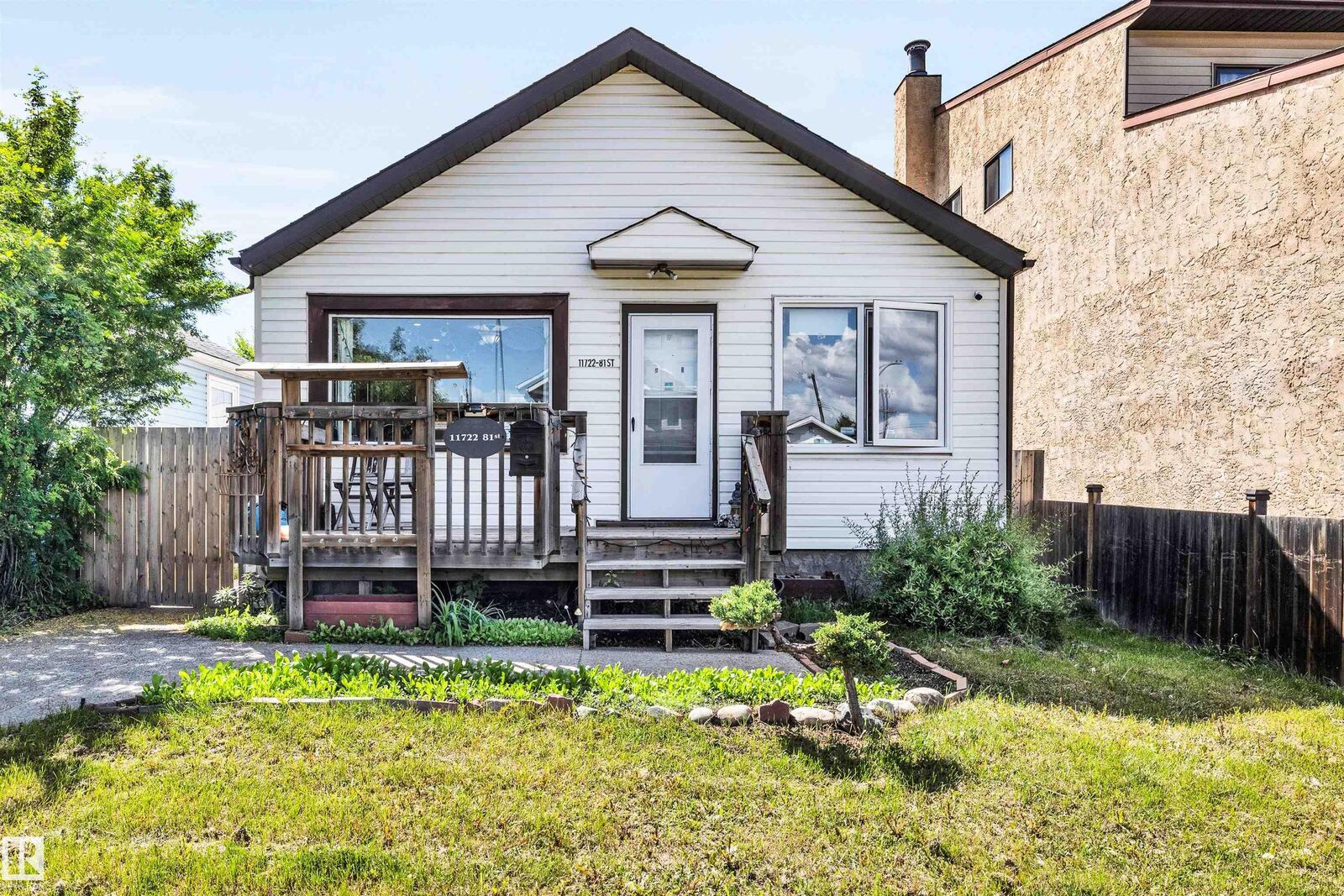 Property Photo:  11722 81 Street NW  AB T5B 2S4 