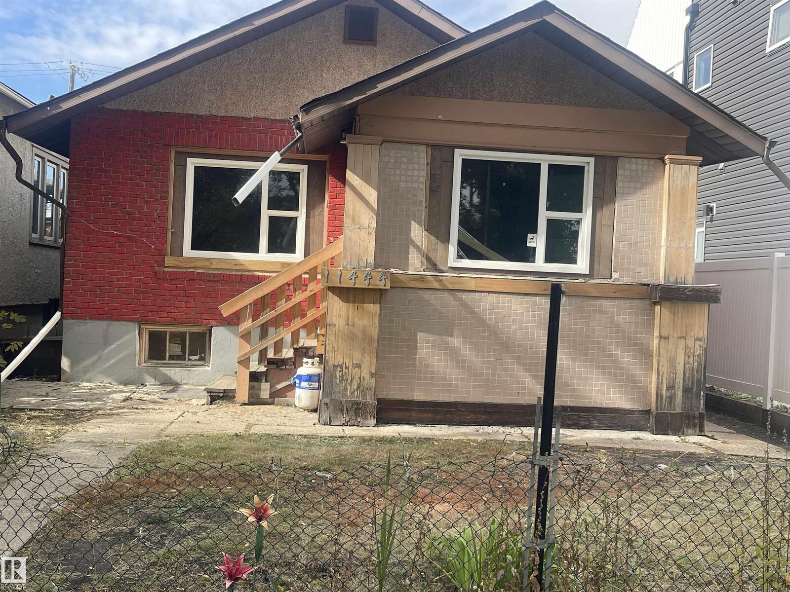 Property Photo:  11444 97 Street NW  AB T5G 1X5 