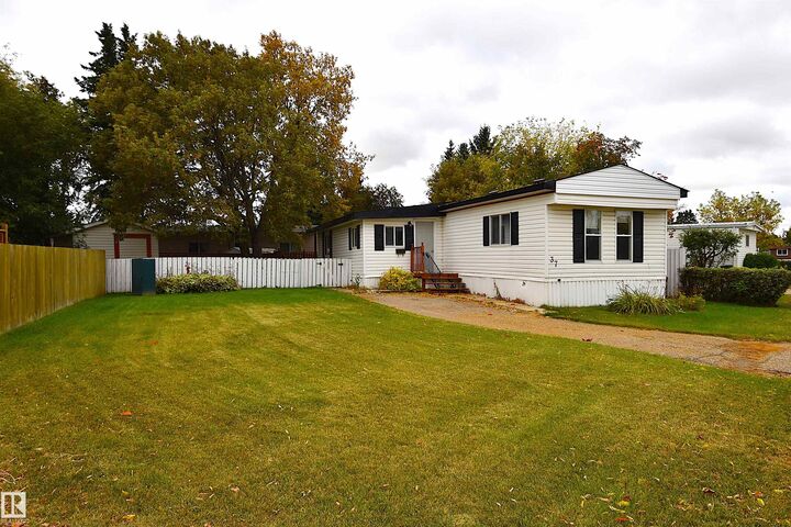 Property Photo:  37 West View Boulevard NW  AB T5S 1T5 