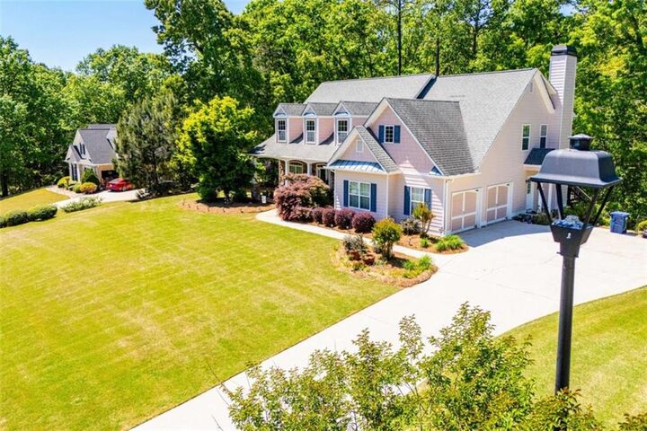 Property Photo: 6170 Hedgestone Way GA 30135